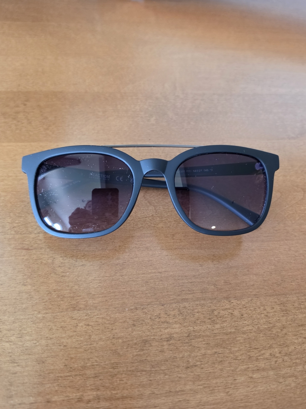 NEW Without Tags - Kenneth Cole Reaction Black Sunglasses - Stylish Matte Frame